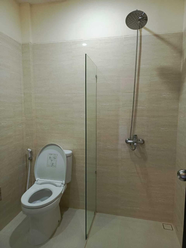 Bathroom 13