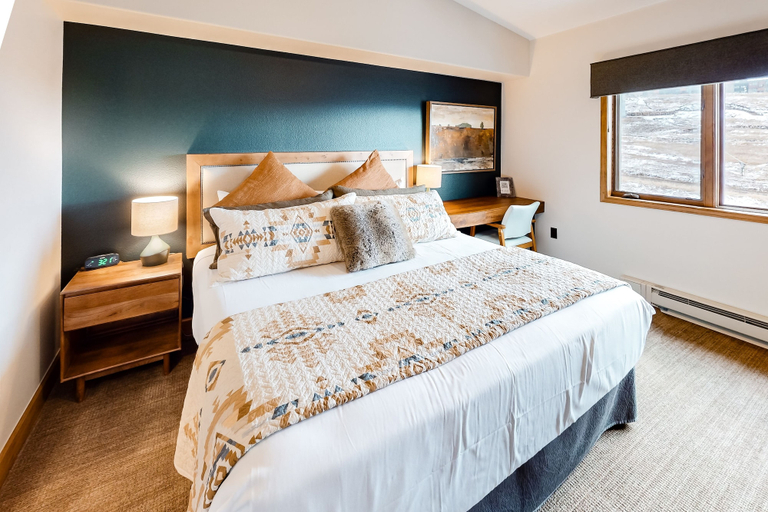Bedroom 3, Christie Club, Routt
