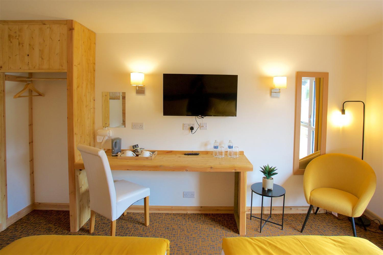 Others 4, Shenstone Lodge, Worcestershire