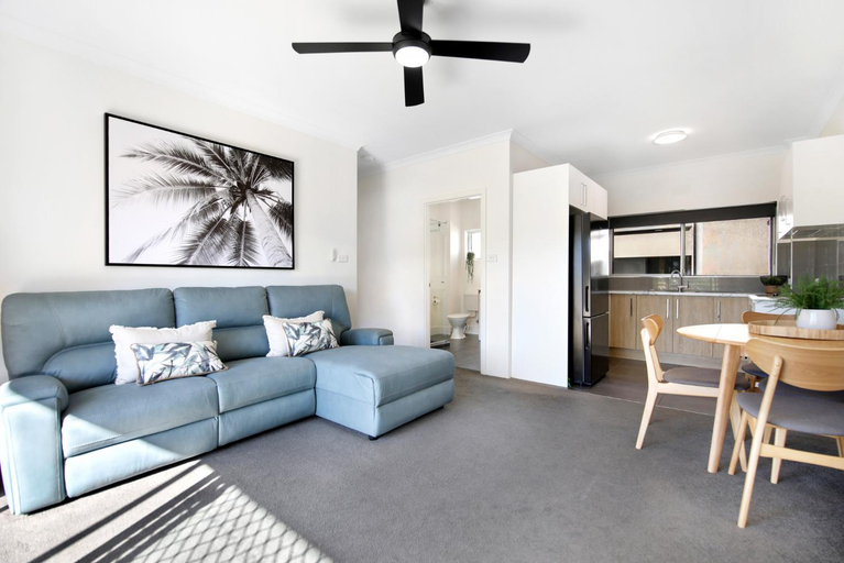 Food & Drinks, Ocean Spray 7, Coffs Harbour - Pt A