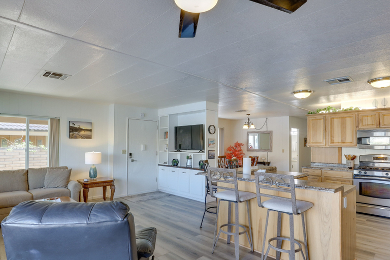 Food & Drinks, Riverfront Bullhead City House w/ Balcony!, Mohave