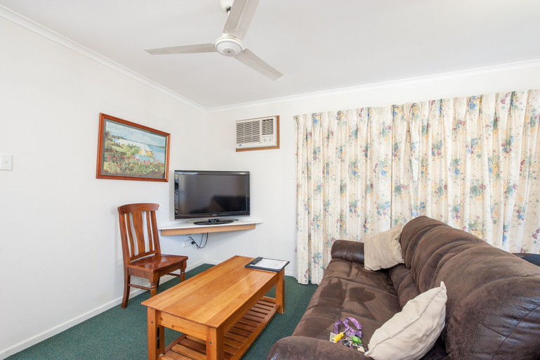 Private kitchen 5, Jacaranda Place Motor Inn, Toowoomba - Central