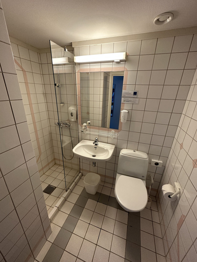 Bathroom 4, Honne Hotell, Gjøvik