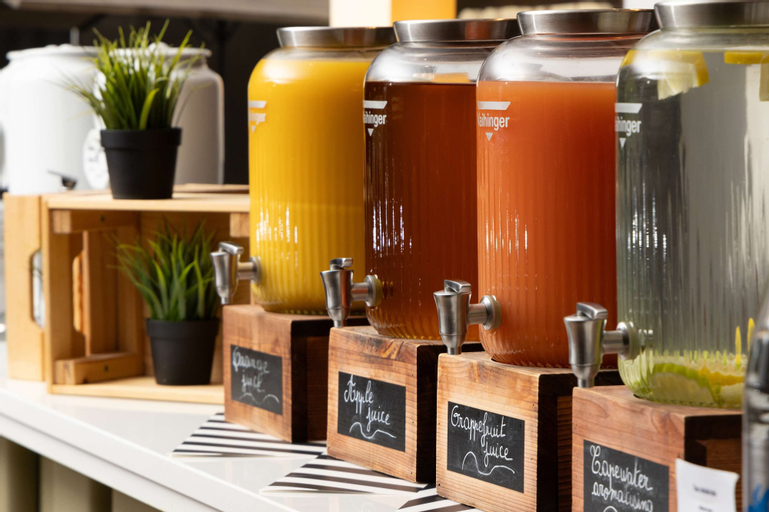 Food & Drinks 13