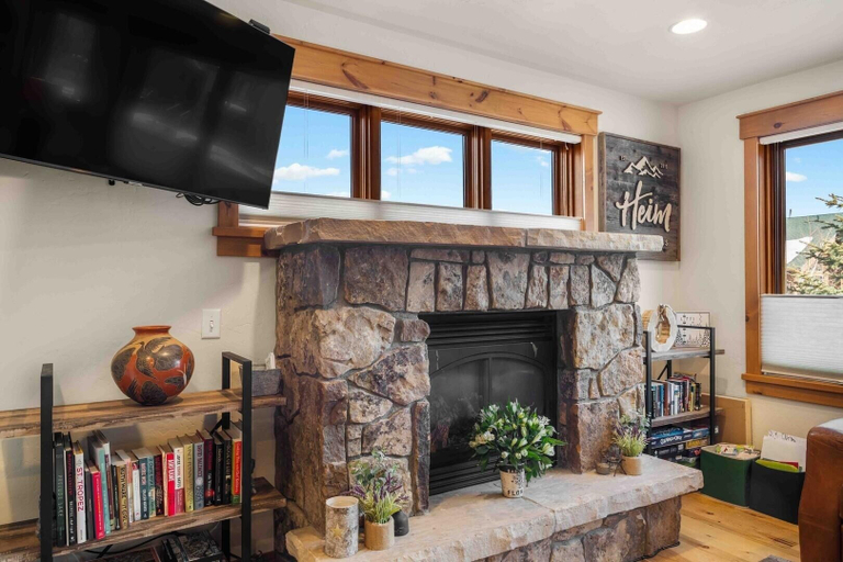 Interior 2, Mount Victoria Lodge #d 3 Bedroom Condo by RedAwning, Summit