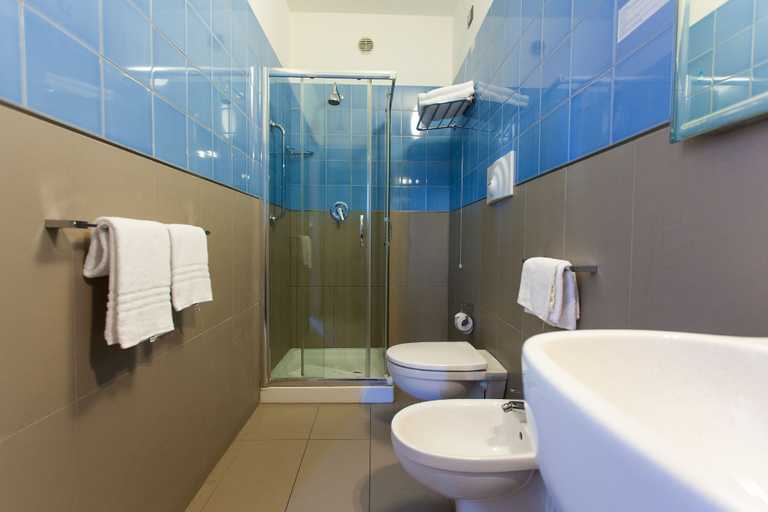 Bathroom 4, Hotel Villa D'Amato, Palermo