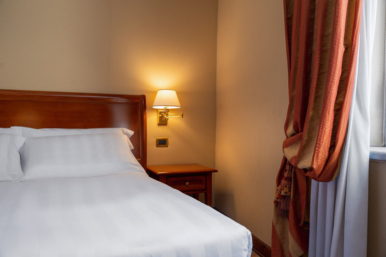 Bedroom 4, Hotel Oceania, Roma