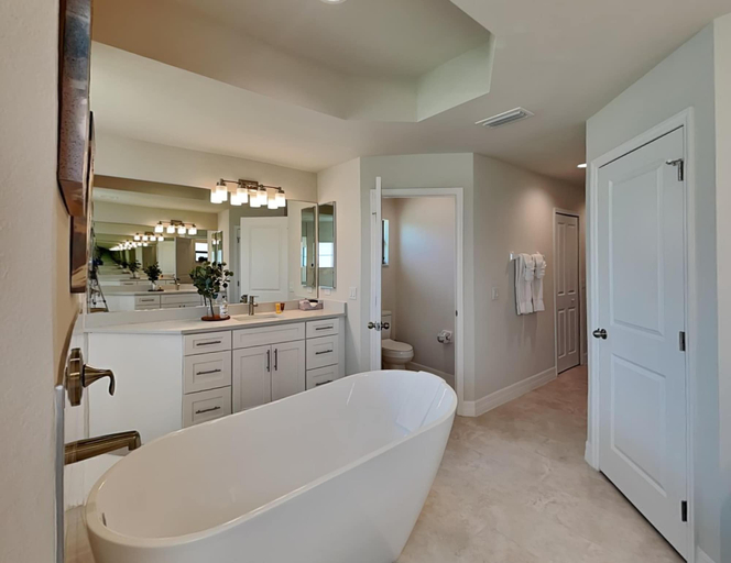 Bathroom 4, Calm Waters, Lee