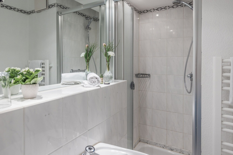 Bathroom 5, Hotel Stadt Gütersloh, Gütersloh
