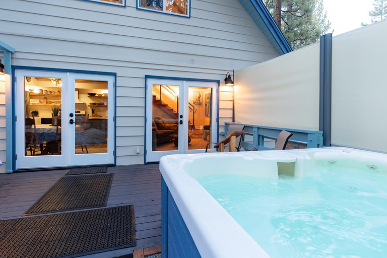 Sport & Beauty, Blue Bear Resort Chalet w/ Hot Tub, San Bernardino