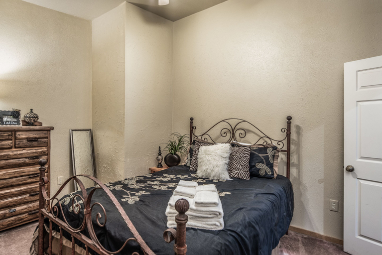Bedroom 3, Casa Campolla, Lincoln