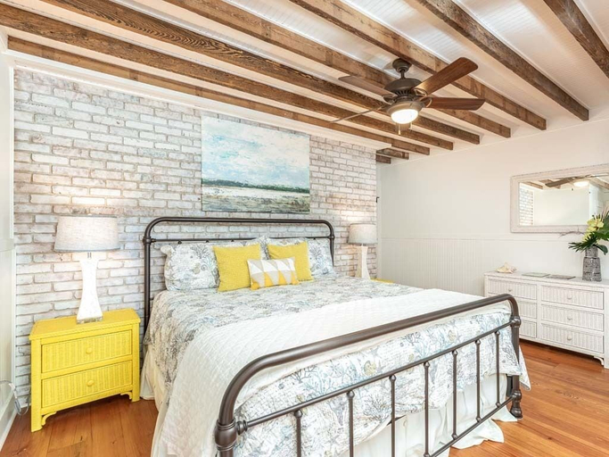 Room 2, Wrens Nest by Tybee Vacation Rentals, Chatham