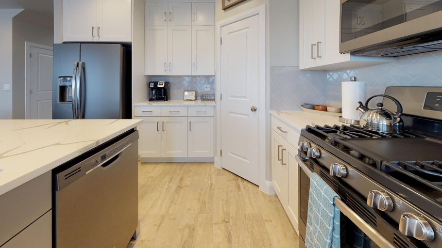 Private kitchen 3, Endless Adventures 4 Bedroom Apts by RedAwning, Washington