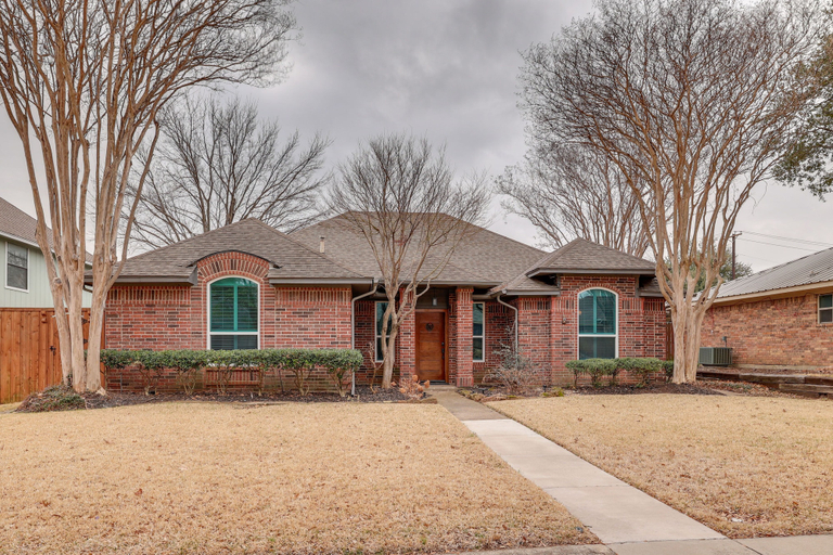 Exterior & Views 2, Modern Carrollton Home - Private Pool & Grill, Denton
