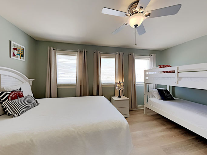 Bedroom 2, The Dory by Southern Vacation Rentals, Escambia