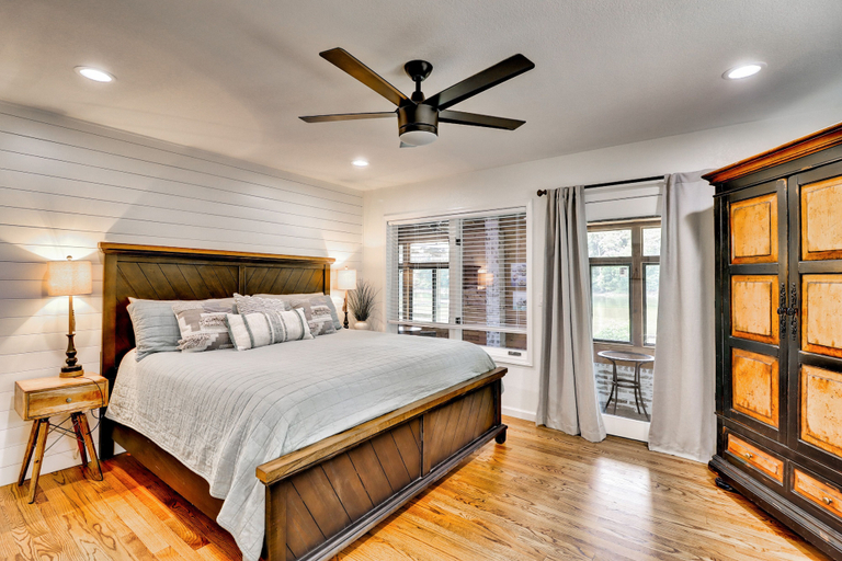 Bedroom, Cotter Home w/ Direct Access to White River!, Baxter