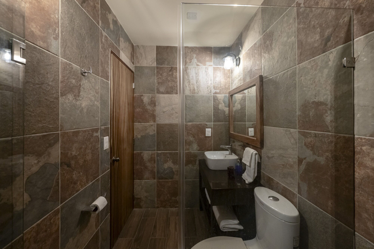 Bathroom 4, CASA FORTALEZA, Del Centro