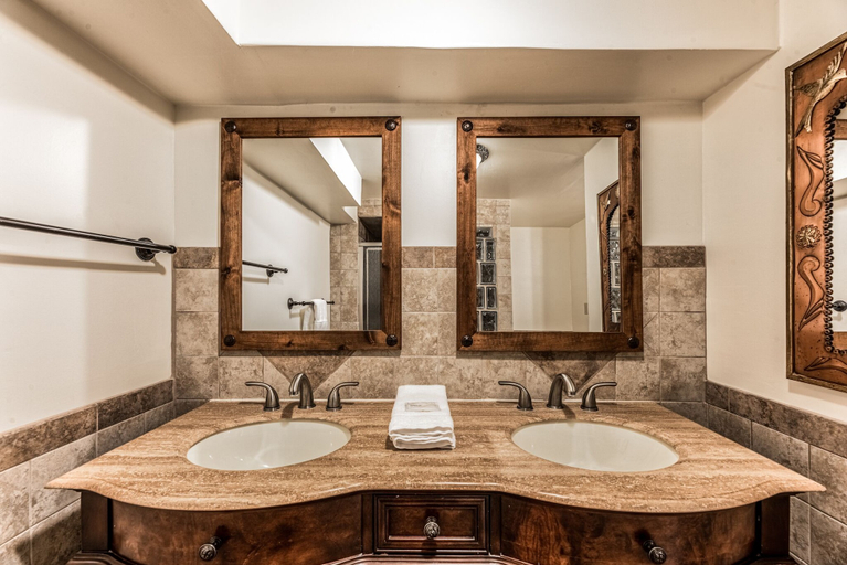 Bathroom 3, Four Cubs by Ruidoso Vacation Rentals, Lincoln