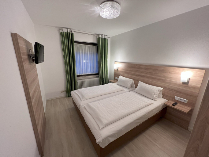 Bedroom 2, Aparthotel Bad Mergentheim, Main-Tauber-Kreis