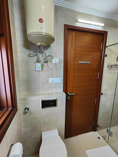 Bathroom 1, Niro GK2, Delhi