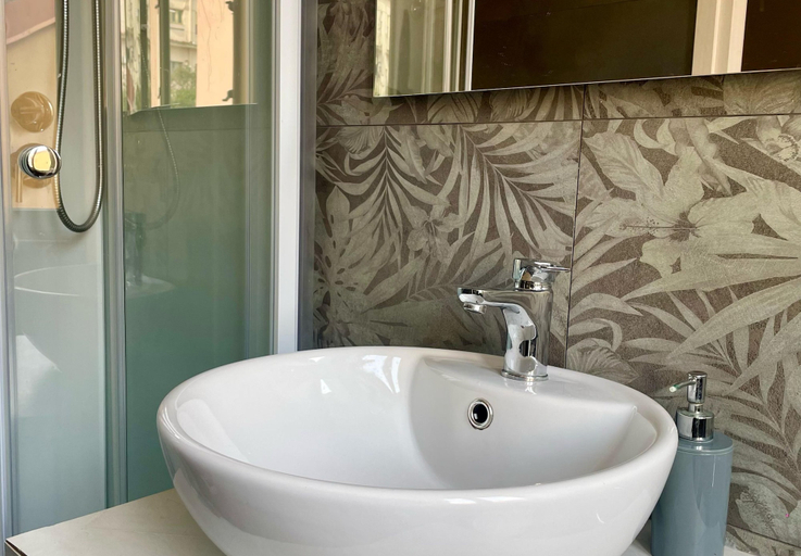 Bathroom 5, Onlyrooms I - Central camp; Secure Area, Cagliari