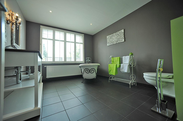 Bathroom 3, Expo 13, Oost-Vlaanderen