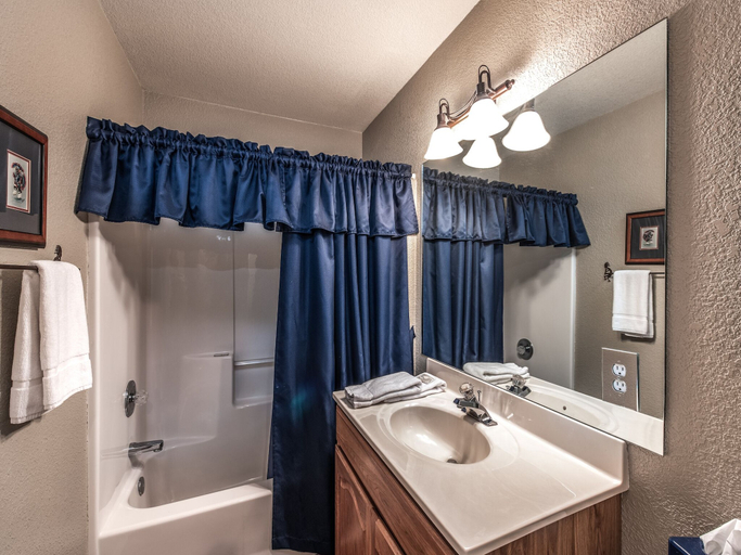 Bathroom 4, Wilbank's West, Lincoln