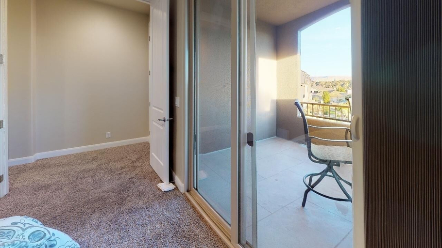 Business center, Almost Heaven 4 Bedroom Apts by RedAwning, Washington