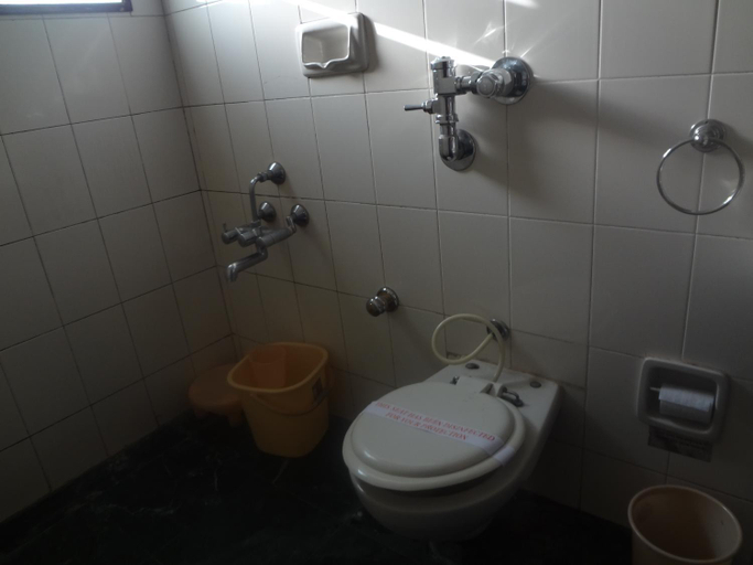 Bathroom, The HoteI Airport, Vadodara