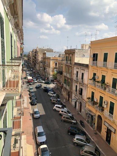 Others 5, Elena Rooms, Taranto