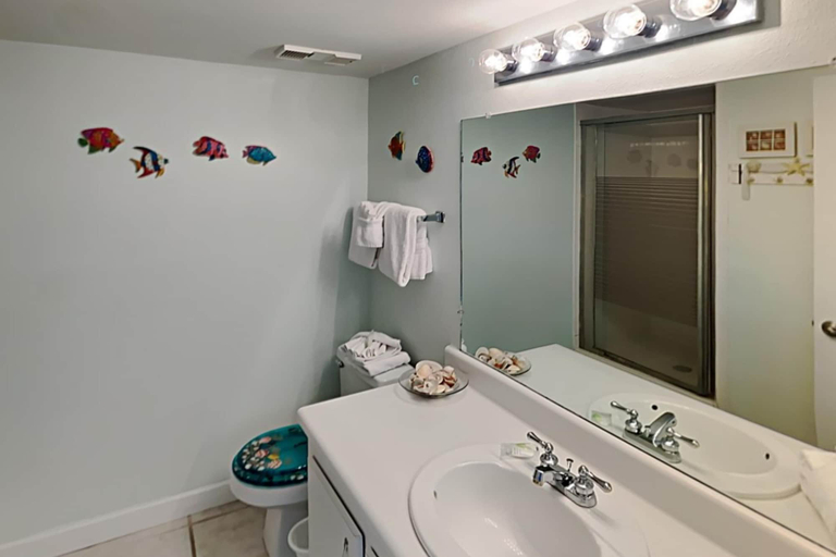 Bathroom 3, Pinnacle Port by Southern Vacation Rentals, Bay