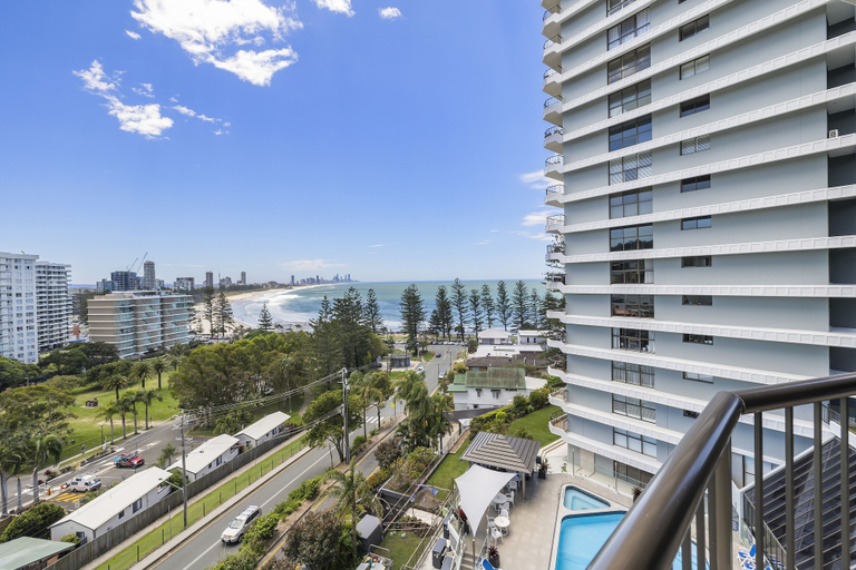 Exterior & Views 13