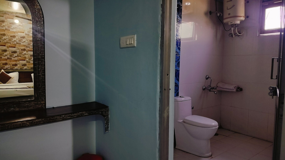 Bathroom 5, Hotel Binwa View, Kangra