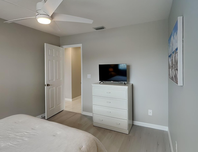 Bedroom 3, Coastal Castaway, Lee