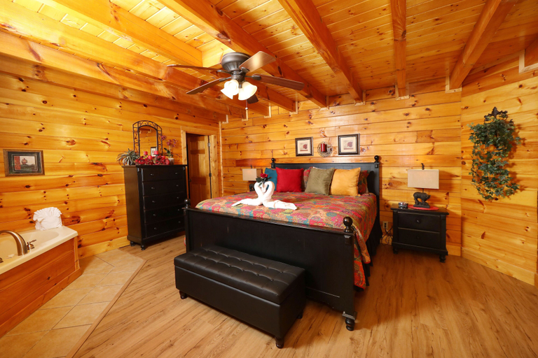 Bedroom 2, Around the Mountain - One Bedroom Cabin, Sevier