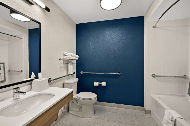 Bathroom 19