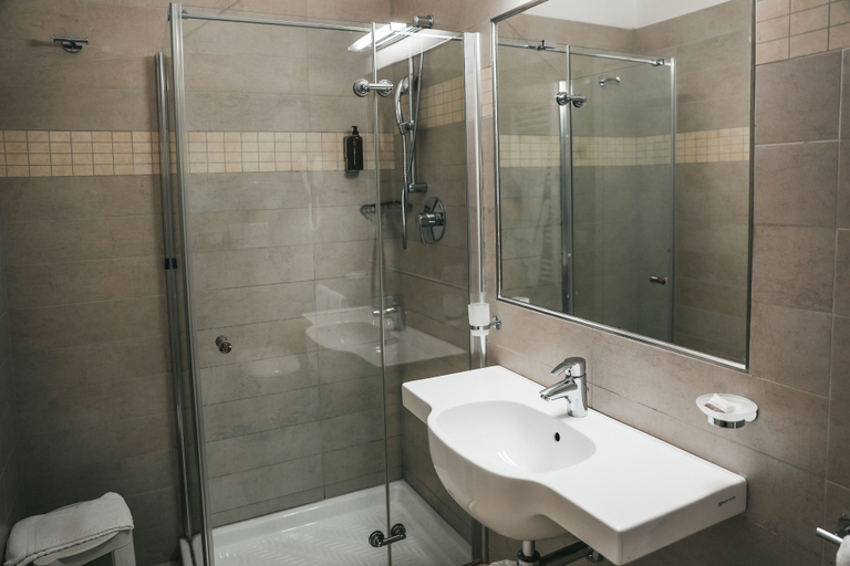 Bathroom 4, Dante Family Beach Resort, Ravenna