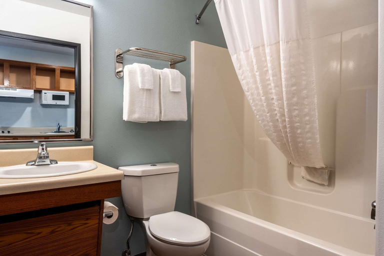 Bathroom 4, WoodSpring Suites Macon North I-75, Bibb