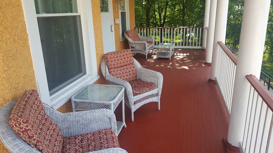 Porch 5, Eden Park Guest House, Montgomery