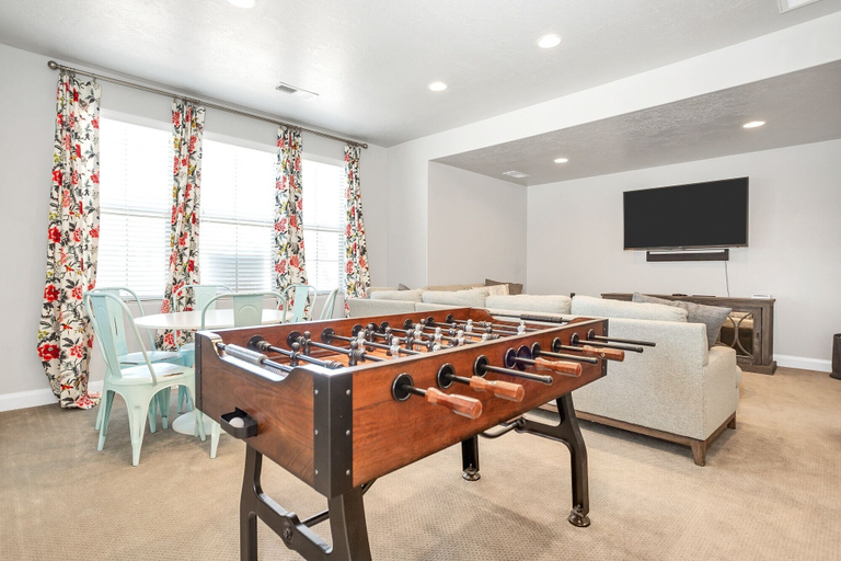 Game room 4, The Florentine 3 Bedroom Apts by RedAwning, Washington