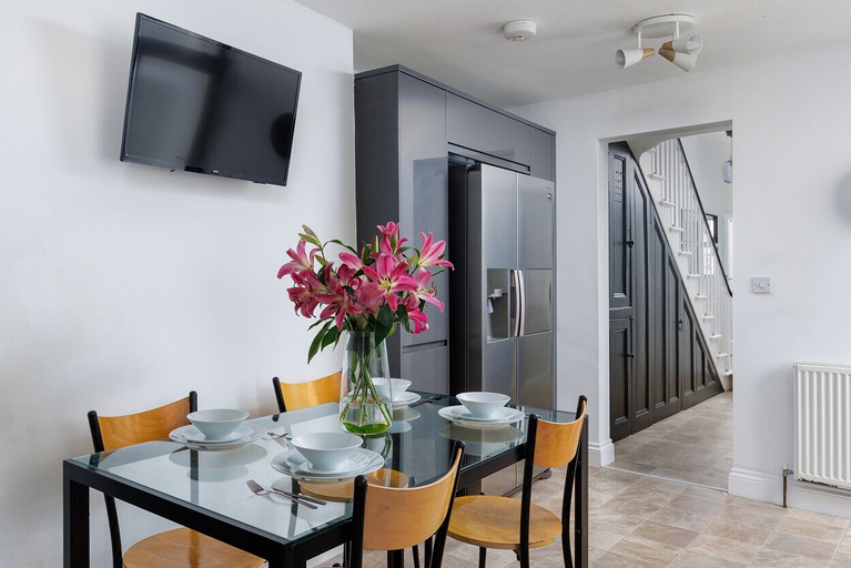 Others 4, Luxurious 4 Bed House - Sleeps 8, Plymouth