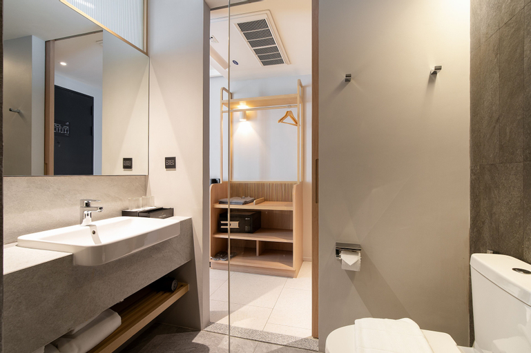 Bathroom 23