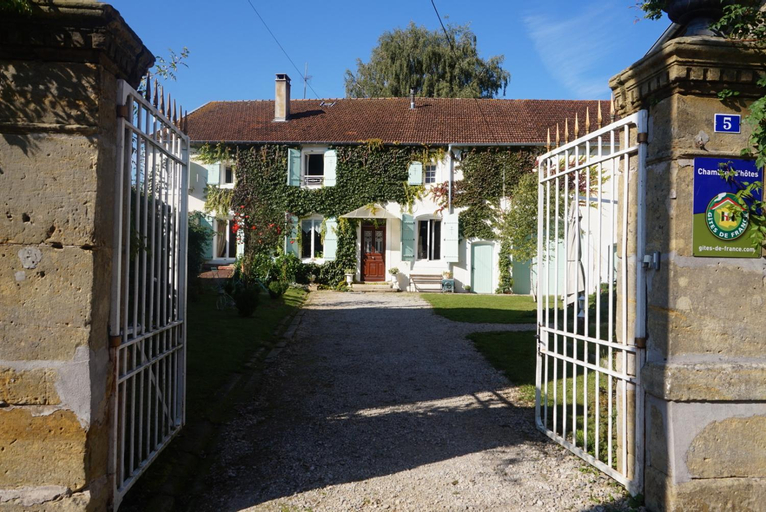 Exterior 15