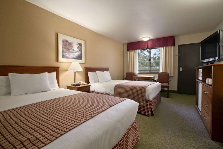 Bedroom 3, Baymont by Wyndham Seattle/Kirkland WA, King