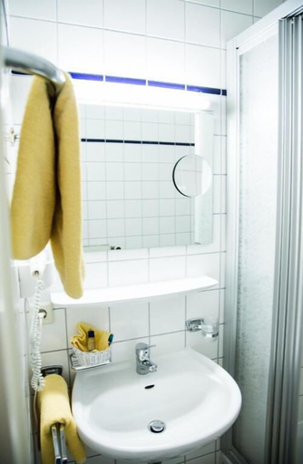 Bathroom 5, Hotel Am Rathaus, Heidelberg
