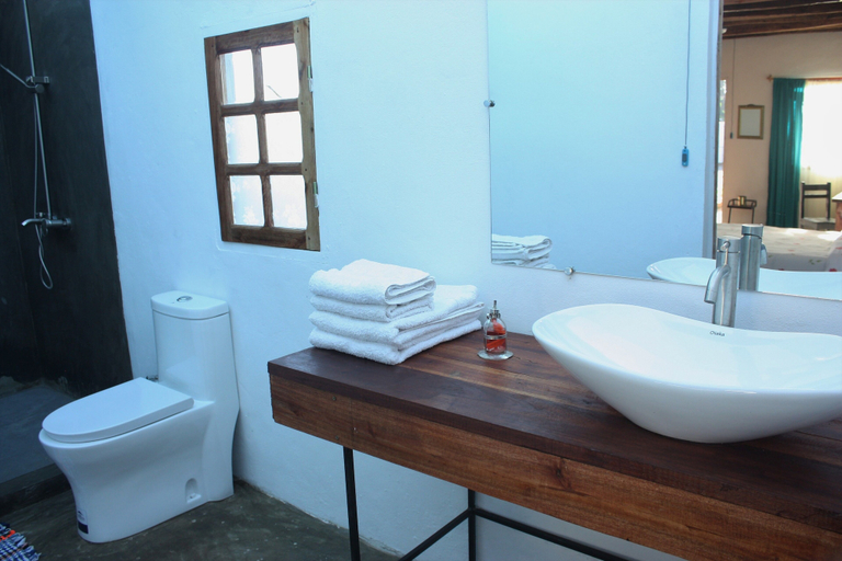 Bathroom, Faly Madagascar Tour, Vakinankaratra