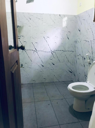 Bathroom 4, Belihuloya Village Inn, Imbulpe