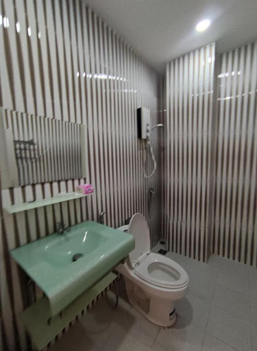 Bathroom 8