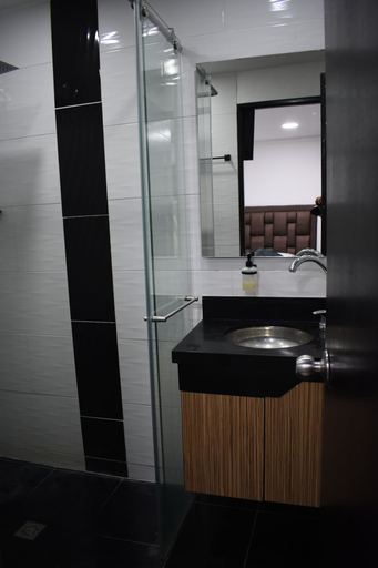 Bathroom 3, Cra. 81 No. 37d - 17, Medellín