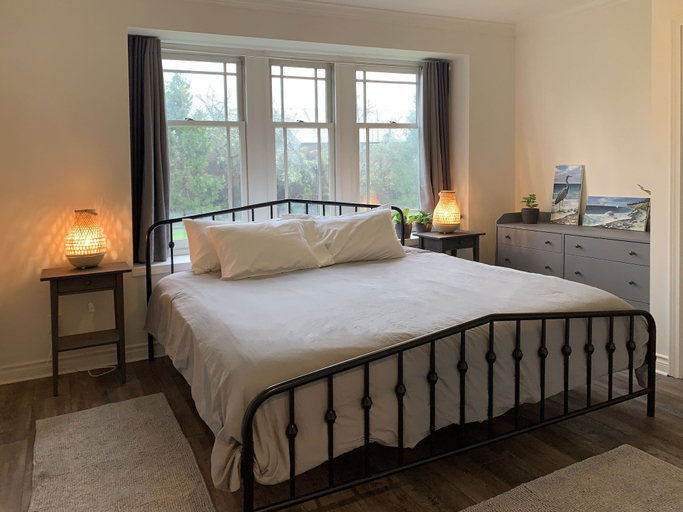 Bedroom, Vashon Inn, King
